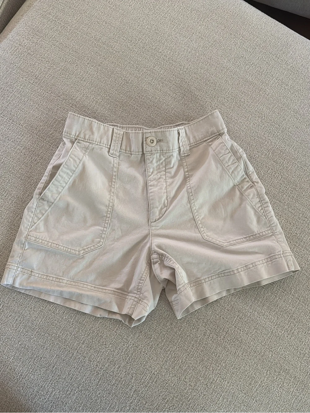 SUPER CUTE Old Navy Women's Light Cream Utility Shorts